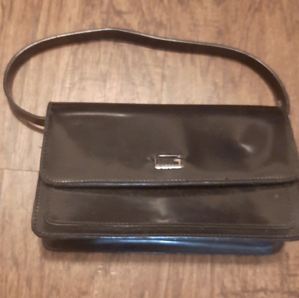 Retro Small Black Guess Purse. Y2K style.